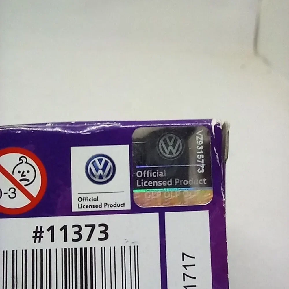 Maisto 2017 VW Volkswagen Beetle-Quidel Flu Bug-1:64 Scale-New Damaged Box